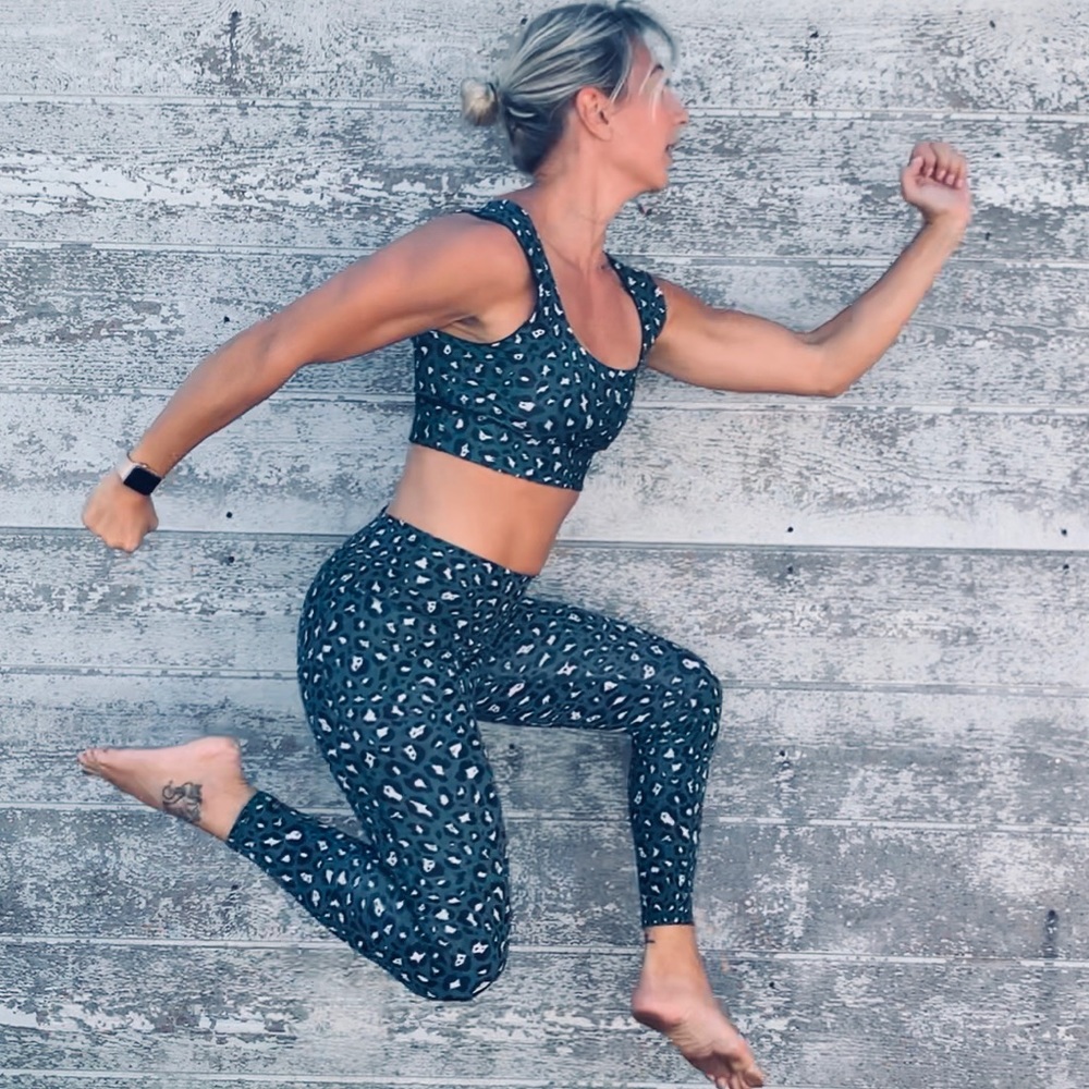 Fabletics sports bra size small reversible leopard